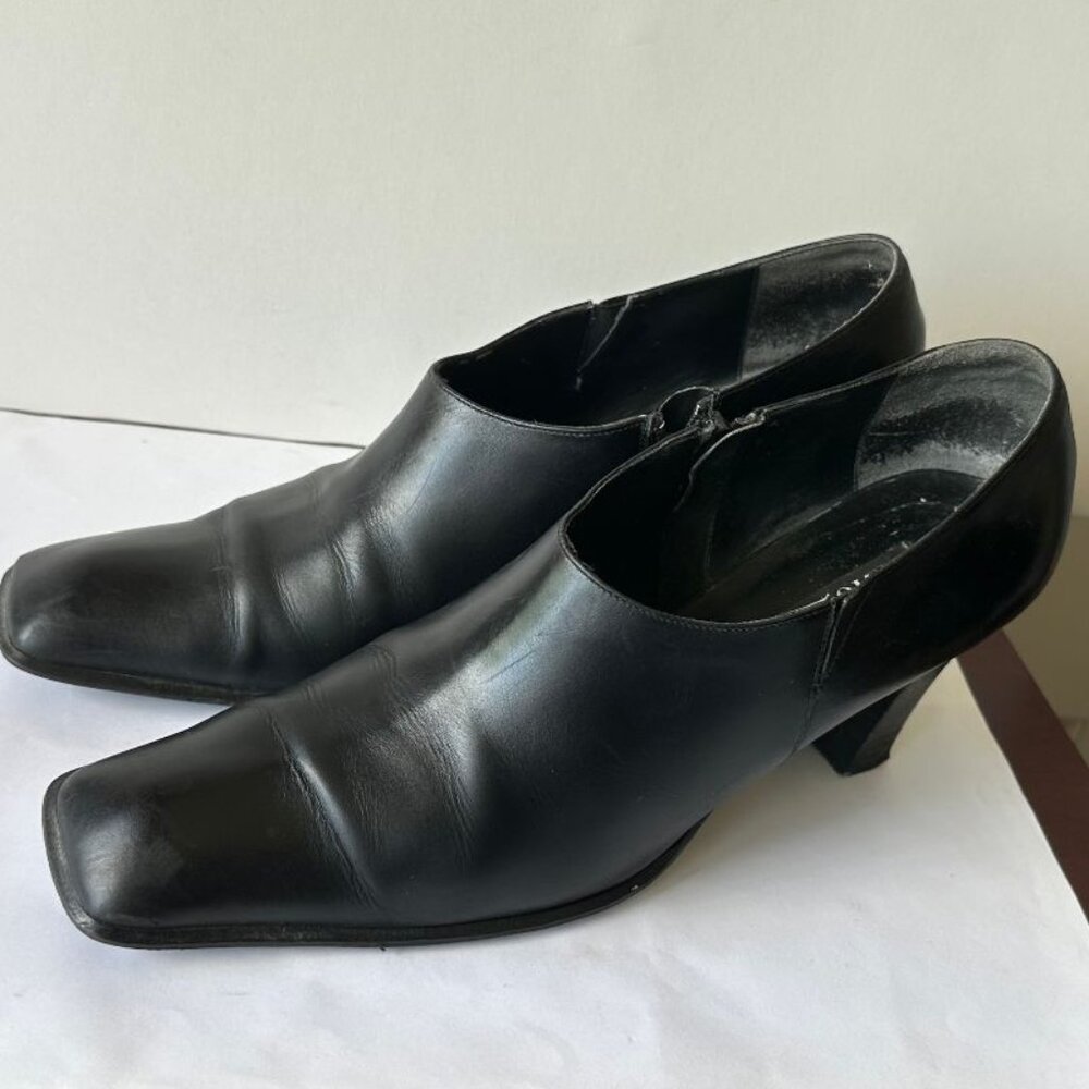 Sesto Meucci Women's Leather shoes with side zipper Size 9 Used